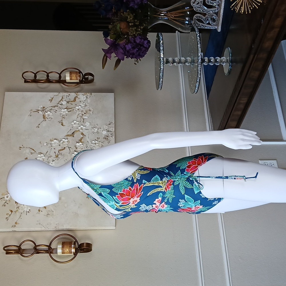 Women's Atlantic Tropical Floral Blue One-piece Swimsuit. Size M - Picture 11 of 17